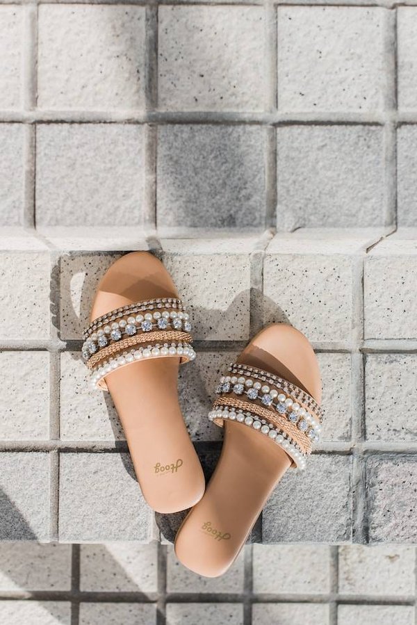 Comment choisir des sandales confortables pour les pieds sensibles